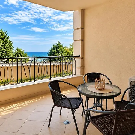 Апартамент Cabacum Beachfront Escape W/ Pool *